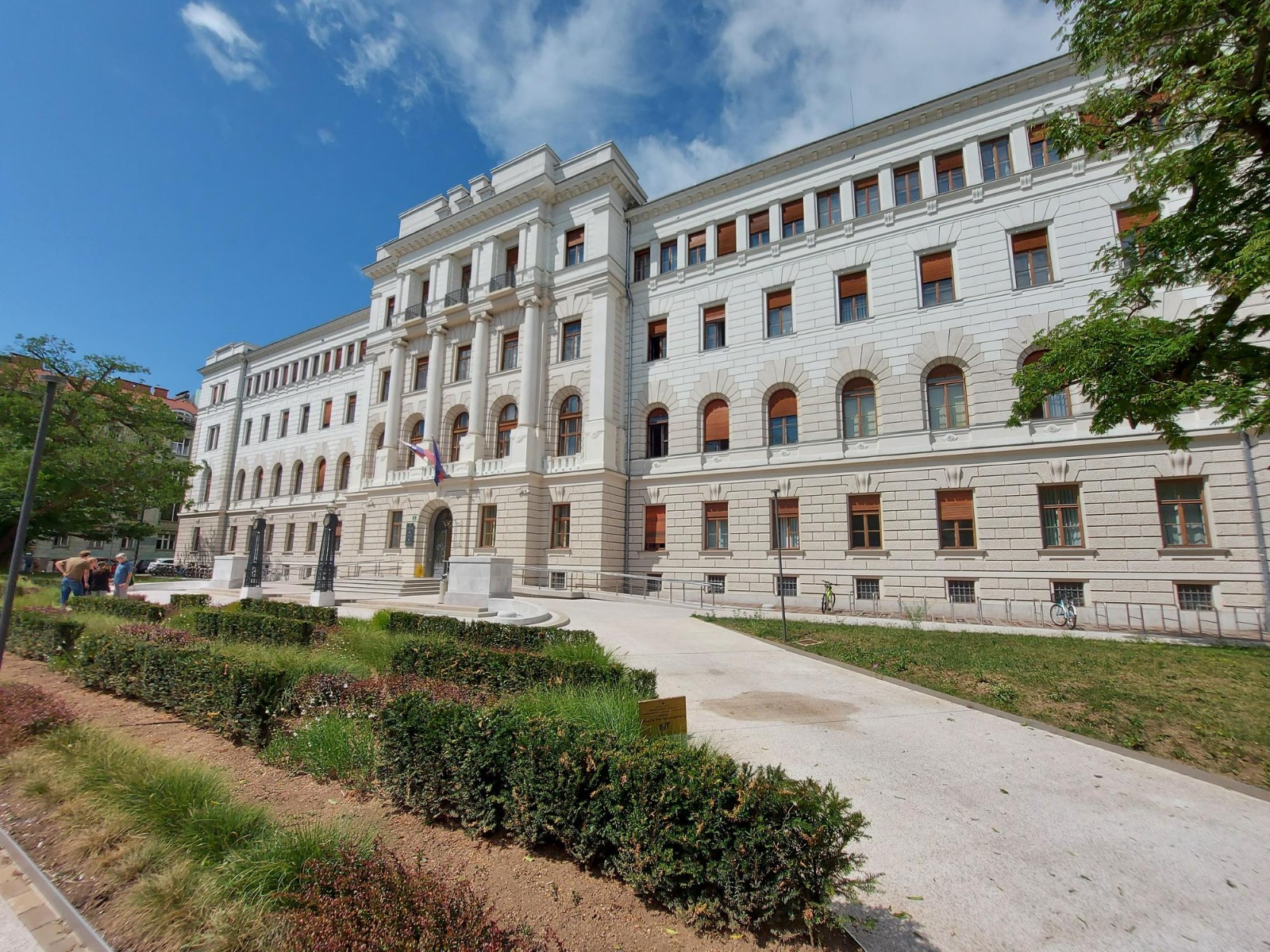 Schools, Colleges & Institutes